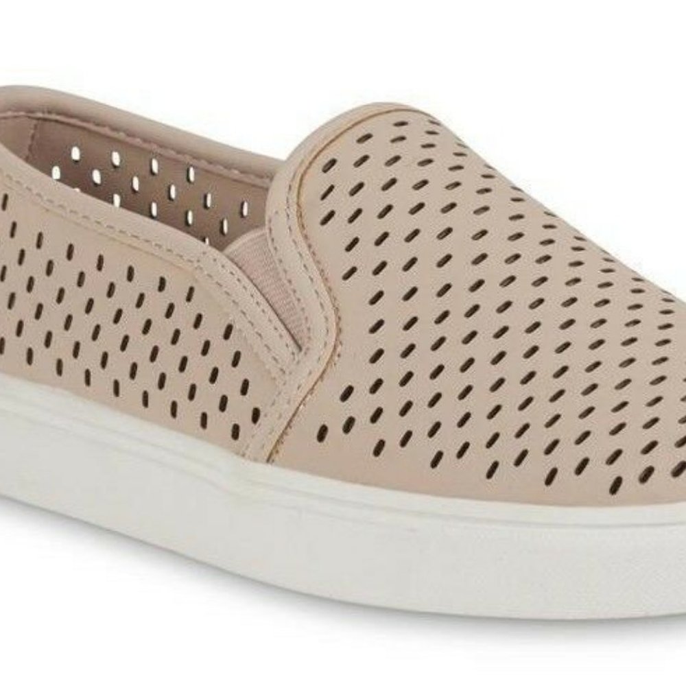 SM Women's Wake Embellished Sneaker size 9 NWT